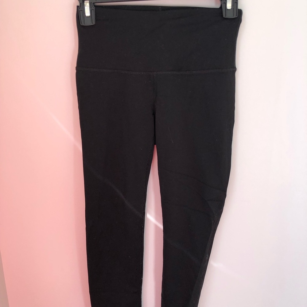 Cropped black yoga pants
